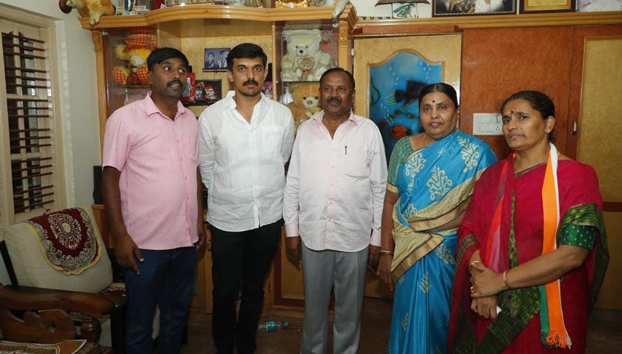 Met the residents of Annapoorneshwari Nagar of Moodalapalya ward 127 and campaigned for votes on behalf of Congress party