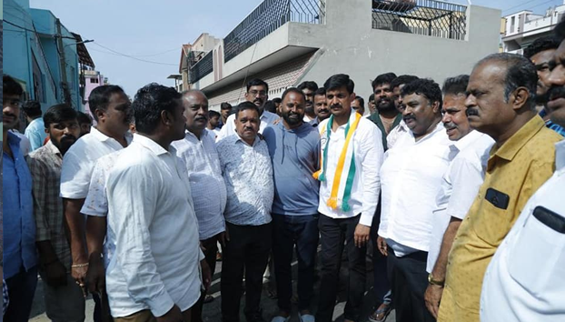Campaigned for votes on behalf of Congress party by visiting the houses of residents of Subbanna Garden of Maruthinagar ward 126
