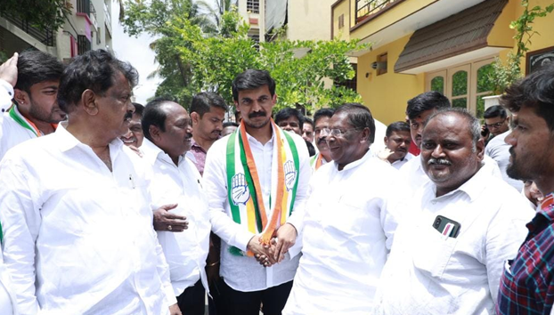 Campaigned in Agrahara Dasarahalli Ward 105 Visited houses with Former Chief Minister of Puducherry Sri V Narayana Swamy and campaigned for votes on behalf of Congress party.