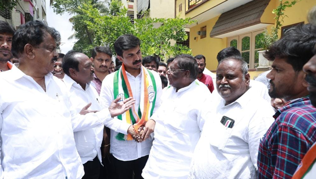 Campaigned in Agrahara Dasarahalli Ward 105 Visited houses with Former Chief Minister of Puducherry Sri V Narayana Swamy and campaigned for votes on behalf of Congress party.