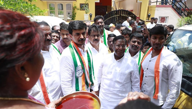 Campaigned in Agrahara Dasarahalli Ward 105 Visited houses with Former Chief Minister of Puducherry Sri V Narayana Swamy and campaigned for votes on behalf of Congress party.