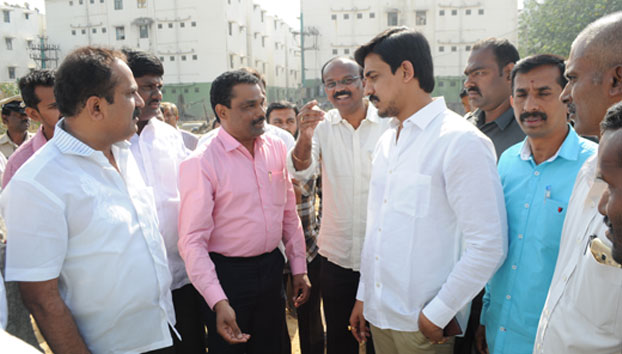 Inspecting-to-sewage-facilities-in-Nayandanahall