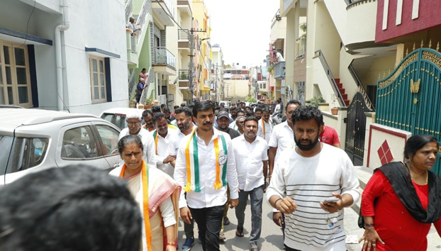 Campaigned for votes on behalf of Congress party by visiting houses in Sanjeevininagar in Moodalapalya ward 127