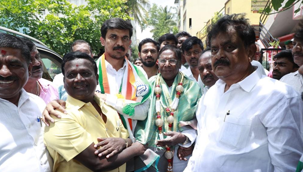 Campaigned in Agrahara Dasarahalli Ward 105 Visited houses with Former Chief Minister of Puducherry Sri V Narayana Swamy and campaigned for votes on behalf of Congress party.