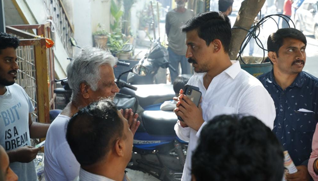 Campaigned for votes on behalf of Congress party by visiting houses in Sanjeevininagar in Moodalapalya ward 127