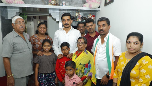 Campaigned for votes on behalf of Congress party by visiting houses in Sanjeevininagar in Moodalapalya ward 127