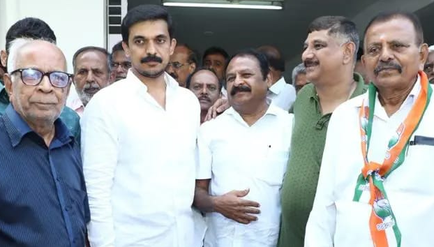 Visited houses in the GKW layout of ward 126 of MaruthiMandira, consulted with the public and asked for votes on behalf of Congress party.