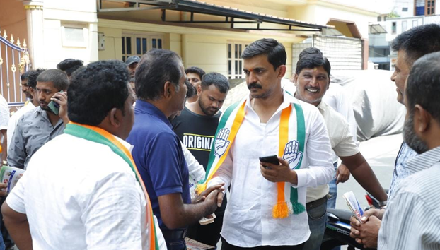 Campaigned for votes on behalf of Congress party by visiting houses in Sanjeevininagar in Moodalapalya ward 127