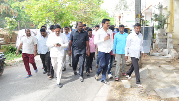 Road inspection and visit to Govindrajnagar Govt high school ward 104