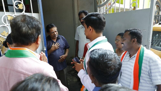 Campaigned for votes on behalf of Congress party by visiting houses in Sanjeevininagar in Moodalapalya ward 127