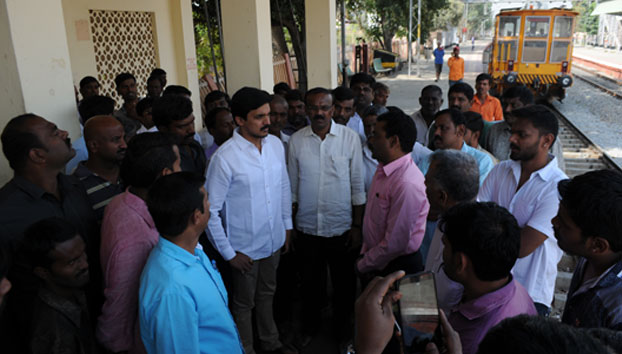 visiting-nayandanahalli-railway-station