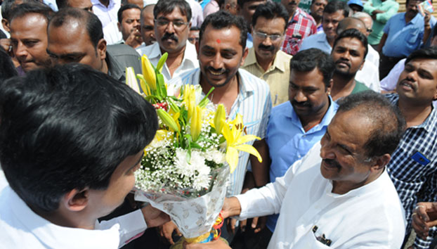 Development-Minister-K-J-George-visiting