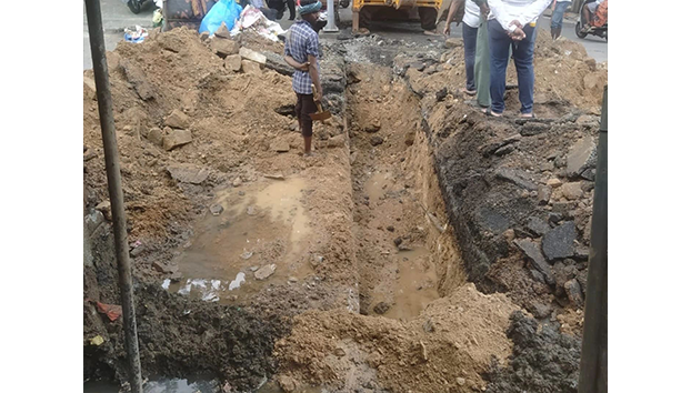 Work taken on the main road of Pattegarapalya in Kaveripura ward 103 in progress.