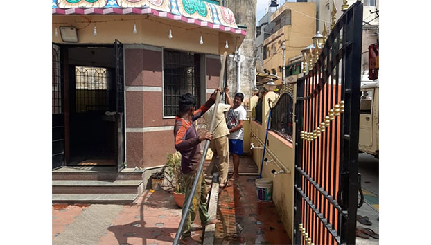 ಗೋವಿಂದರಾಜನಗರ ವಾರ್ಡ್ 104ರ ಶ್ರೀ ಗೋವಿಂದರಾಜಸ್ವಾಮಿ ಮತ್ತು ಶ್ರೀ ಪೂಜಮ್ಮತಾಯಿ ದೇವಸ್ಥಾನದ ಆವರಣದಲ್ಲಿರುವ ಕೊಳವೆ ಬಾವಿ ಕೆಟ್ಟು ಹೋಗಿರುವ ಬಗ್ಗೆ ಸಾರ್ವಜನಿಕರು ನೀಡಿದ ದೂರಿನ್ವಯ ದುರಸ್ತಿ ಮಾಡಲಾಯಿತು.