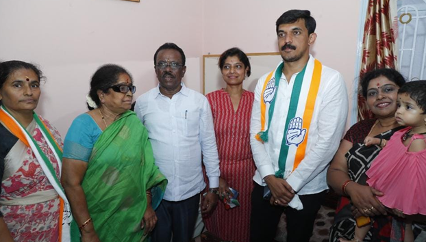 Campaigned for votes on behalf of Congress party by visiting the houses of residents of Subbanna Garden of Maruthinagar ward 126