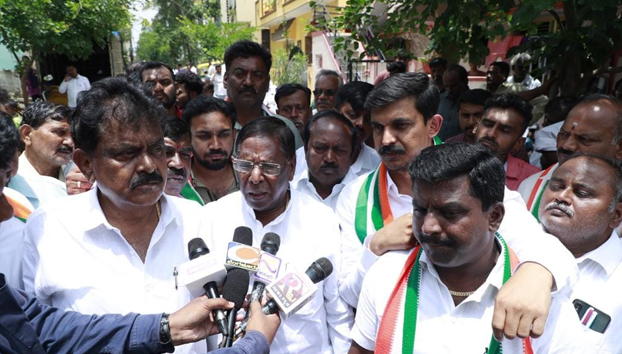 Campaigned in Agrahara Dasarahalli Ward 105 Visited houses with Former Chief Minister of Puducherry Sri V Narayana Swamy and campaigned for votes on behalf of Congress party.